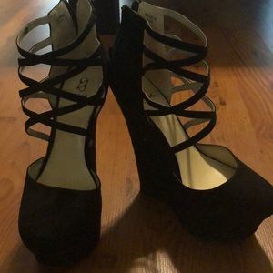 Black wedges